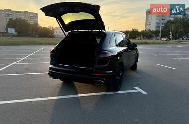 Внедорожник / Кроссовер Porsche Cayenne 2014 в 