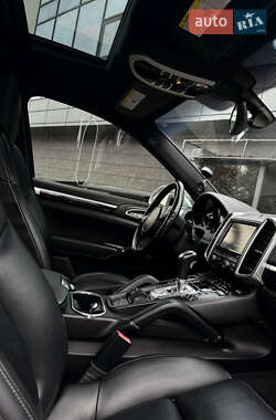 Позашляховик / Кросовер Porsche Cayenne 2012 в 