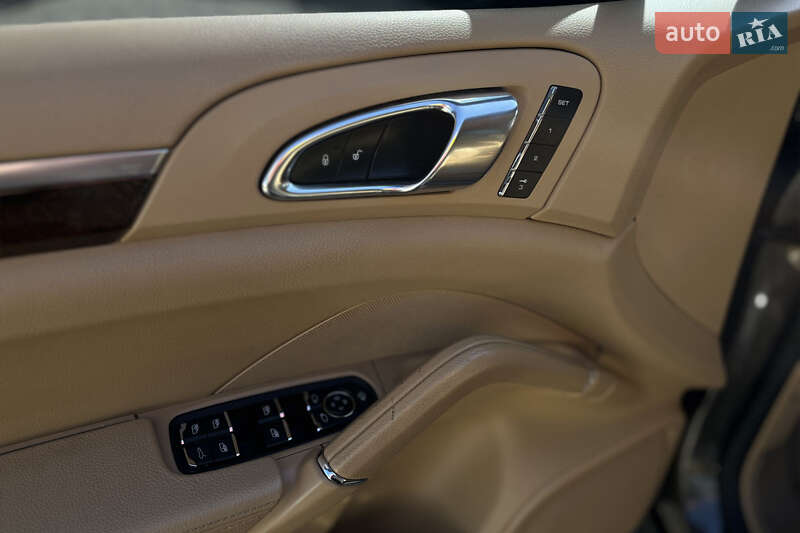 Позашляховик / Кросовер Porsche Cayenne 2013 в Мукачевому