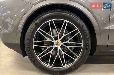 Позашляховик / Кросовер Porsche Cayenne 2024 в 