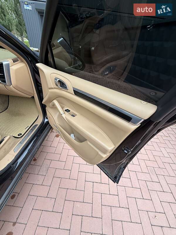 Внедорожник / Кроссовер Porsche Cayenne 2011 в Кременчуге