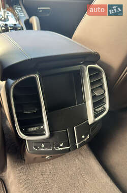Внедорожник / Кроссовер Porsche Cayenne 2013 в 