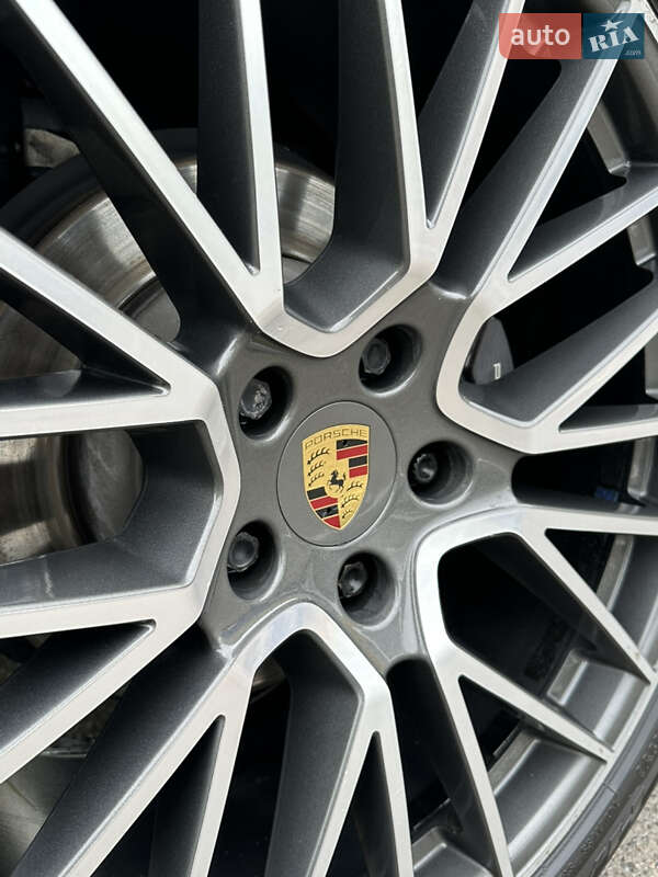 Внедорожник / Кроссовер Porsche Cayenne 2019 в Ровно