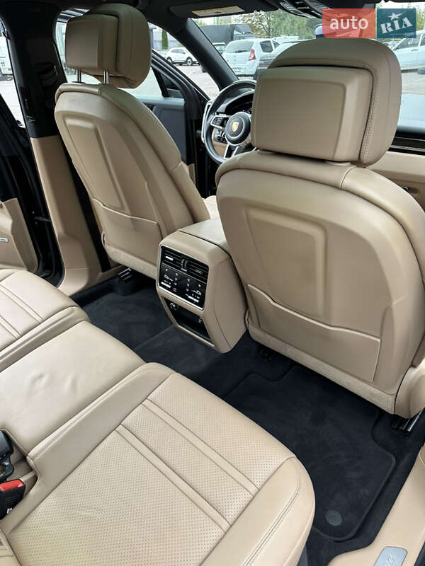 Внедорожник / Кроссовер Porsche Cayenne 2019 в Ровно