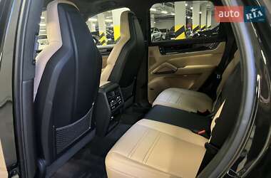 Внедорожник / Кроссовер Porsche Cayenne 2023 в 