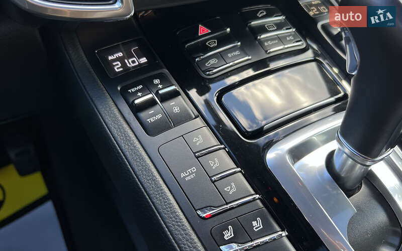 Позашляховик / Кросовер Porsche Cayenne 2014 в Львові