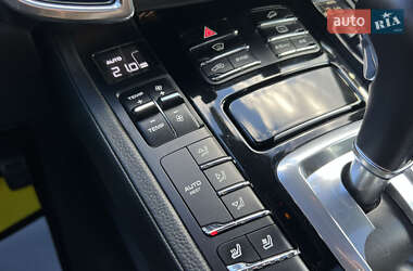 Внедорожник / Кроссовер Porsche Cayenne 2014 в 