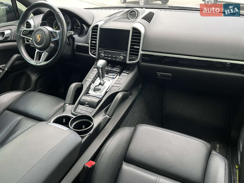 Позашляховик / Кросовер Porsche Cayenne 2016 в Києві