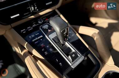 Позашляховик / Кросовер Porsche Cayenne 2022 в 