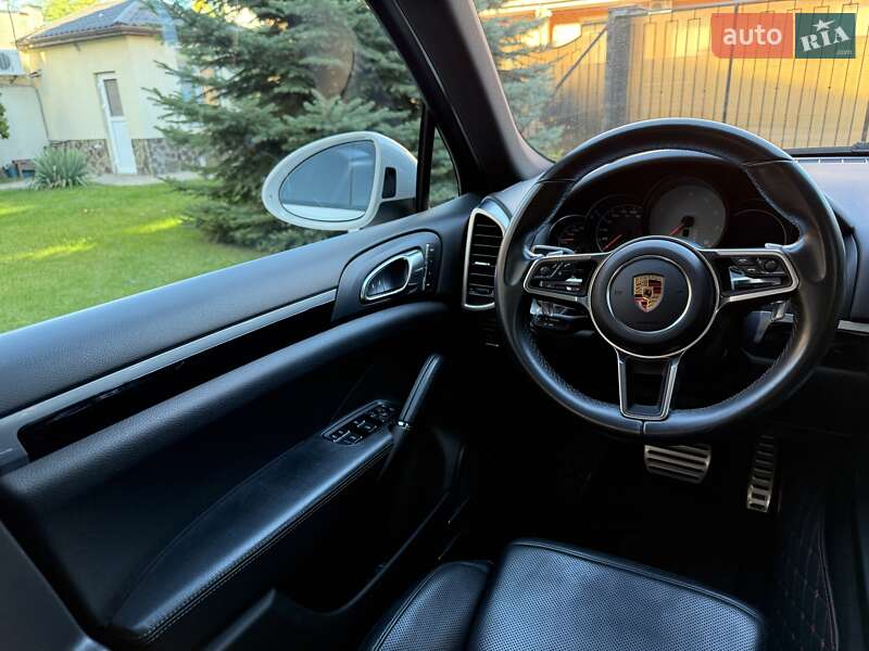 Внедорожник / Кроссовер Porsche Cayenne 2017 в Киеве фото 24 Внедорожник / Кроссовер Porsche Cayenne 2017 в Киеве