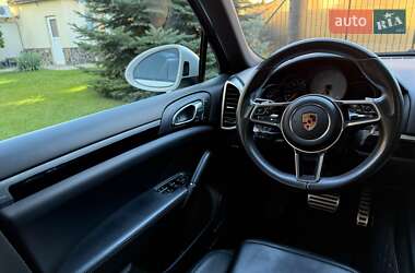 Позашляховик / Кросовер Porsche Cayenne 2017 в 