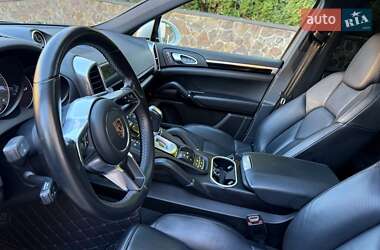 Позашляховик / Кросовер Porsche Cayenne 2017 в 