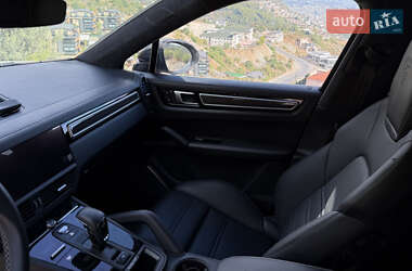 Внедорожник / Кроссовер Porsche Cayenne 2023 в 