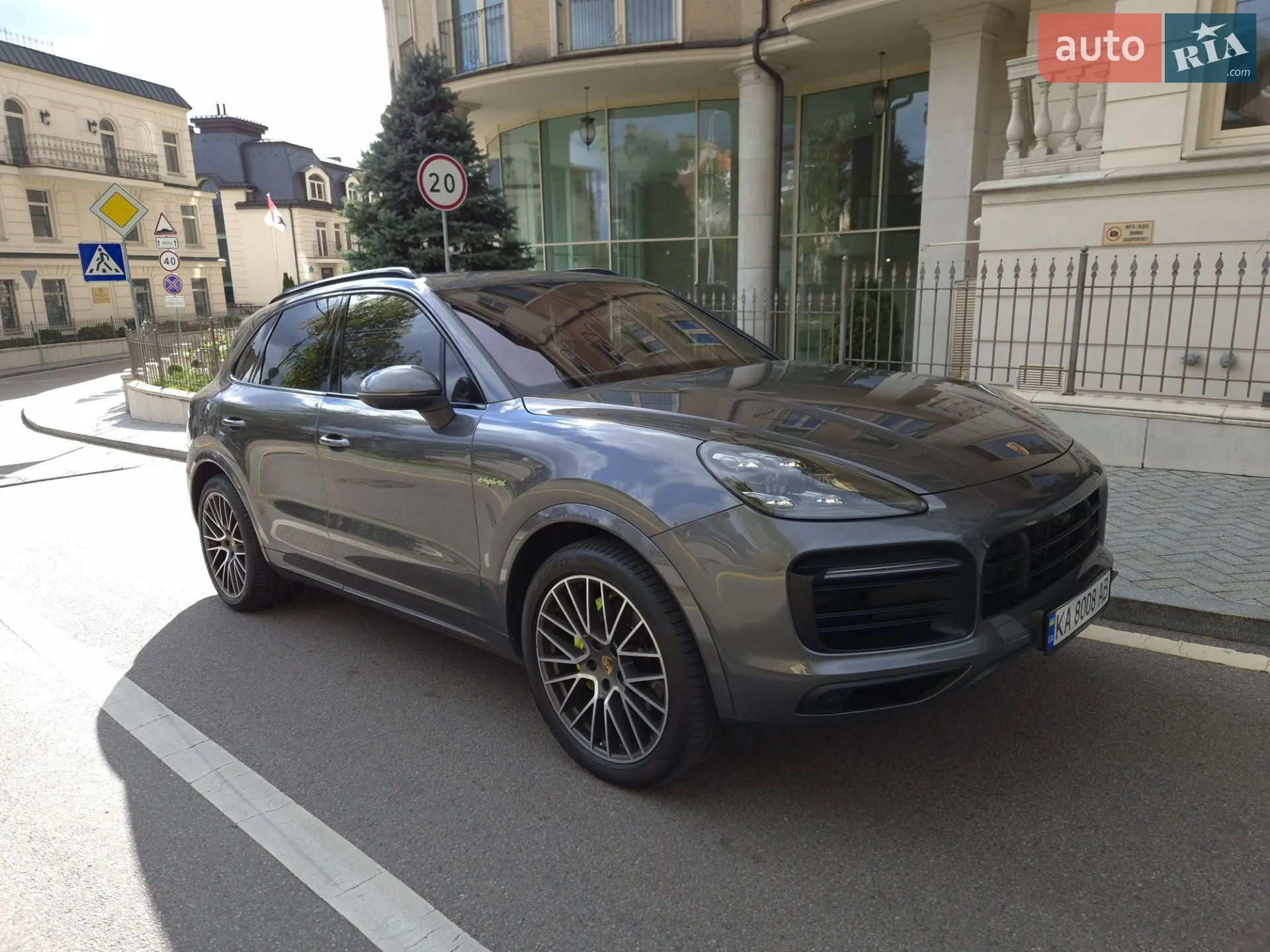 2019 Porsche Cayenne - мініатюра 2