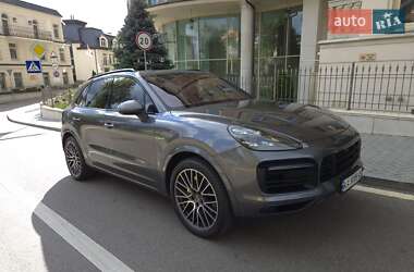 Внедорожник / Кроссовер Porsche Cayenne 2019 в 