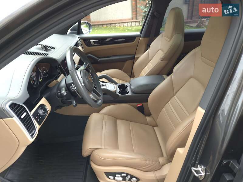 Позашляховик / Кросовер Porsche Cayenne 2019 в Києві