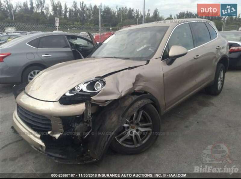 Внедорожник / Кроссовер Porsche Cayenne 2015 в Киеве