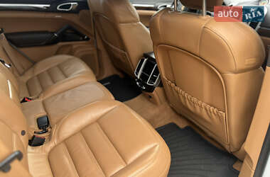 Позашляховик / Кросовер Porsche Cayenne 2013 в  фото 36 Позашляховик / Кросовер Porsche Cayenne 2013 в