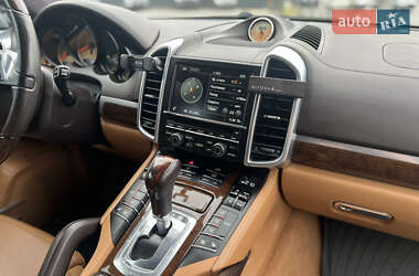 Позашляховик / Кросовер Porsche Cayenne 2013 в  фото 41 Позашляховик / Кросовер Porsche Cayenne 2013 в