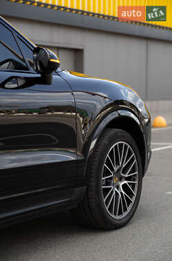 Внедорожник / Кроссовер Porsche Cayenne 2020 в 