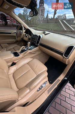 Внедорожник / Кроссовер Porsche Cayenne 2012 в 