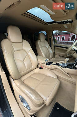 Внедорожник / Кроссовер Porsche Cayenne 2012 в 