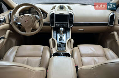 Внедорожник / Кроссовер Porsche Cayenne 2012 в 