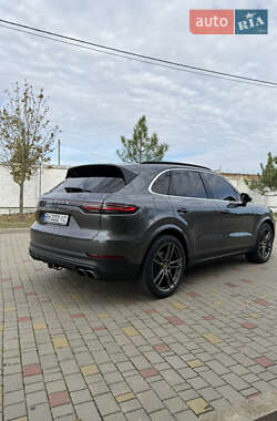 Позашляховик / Кросовер Porsche Cayenne 2020 в 