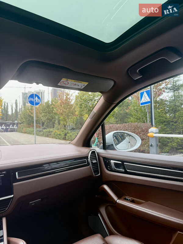 Внедорожник / Кроссовер Porsche Cayenne 2018 в Киеве фото 7 Внедорожник / Кроссовер Porsche Cayenne 2018 в Киеве