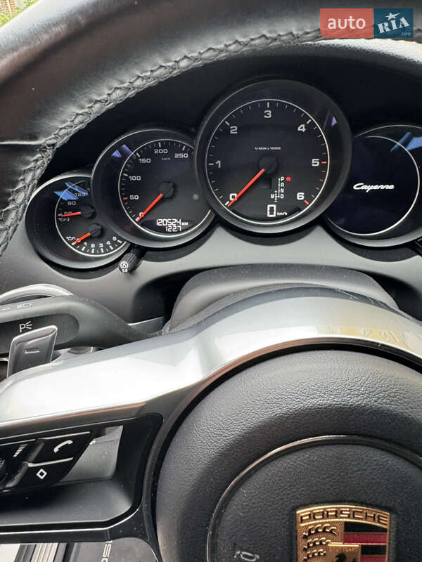 Внедорожник / Кроссовер Porsche Cayenne 2016 в Софиевской Борщаговке