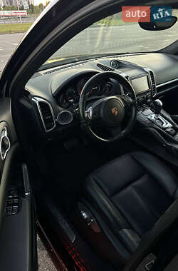 Внедорожник / Кроссовер Porsche Cayenne 2012 в 