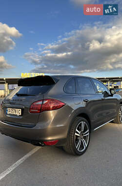 Позашляховик / Кросовер Porsche Cayenne 2011 в 