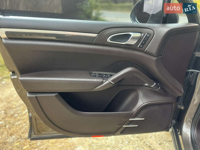 Внедорожник / Кроссовер Porsche Cayenne 2011 в Киеве фото 9 Внедорожник / Кроссовер Porsche Cayenne 2011 в Киеве