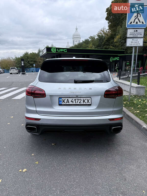 Внедорожник / Кроссовер Porsche Cayenne 2015 в Киеве