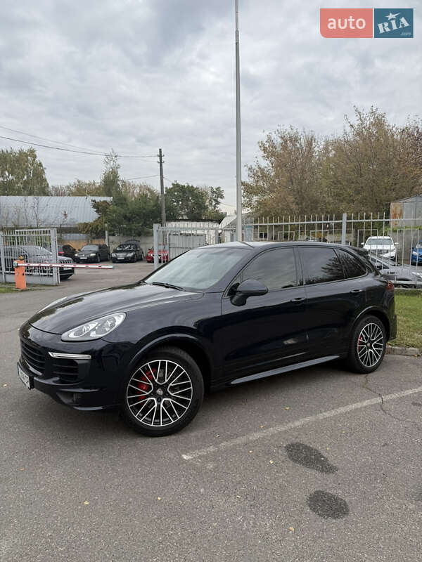 Внедорожник / Кроссовер Porsche Cayenne 2016 в Киеве