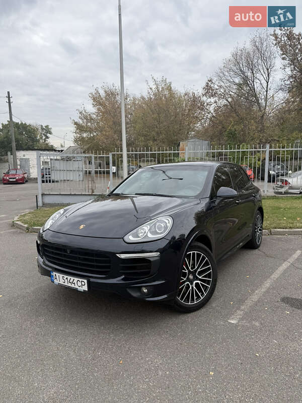 Внедорожник / Кроссовер Porsche Cayenne 2016 в Киеве