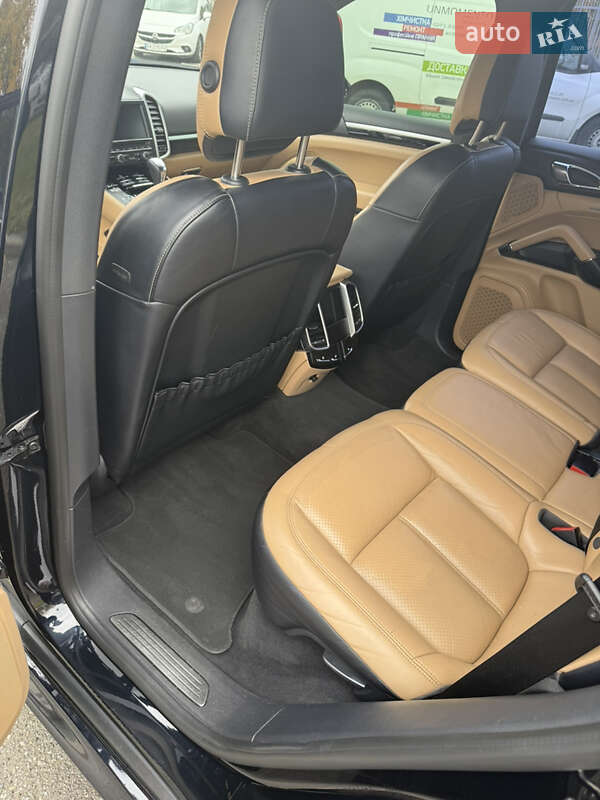 Внедорожник / Кроссовер Porsche Cayenne 2016 в Киеве