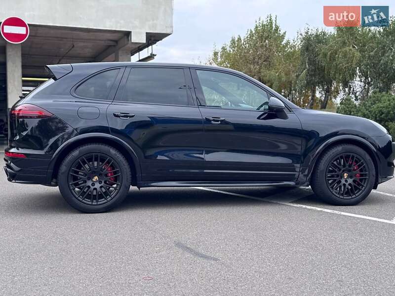 Внедорожник / Кроссовер Porsche Cayenne 2017 в Киеве