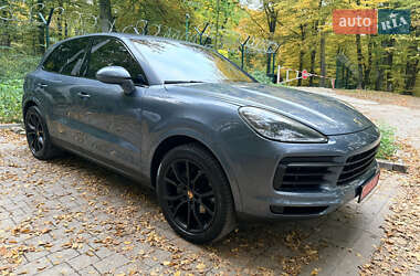 Внедорожник / Кроссовер Porsche Cayenne 2018 в 