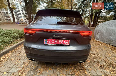 Внедорожник / Кроссовер Porsche Cayenne 2018 в 