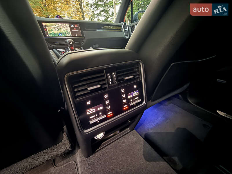 Позашляховик / Кросовер Porsche Cayenne 2018 в Львові