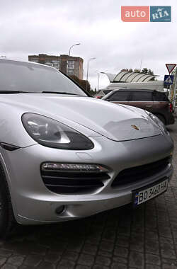 Позашляховик / Кросовер Porsche Cayenne 2012 в  фото 2 Позашляховик / Кросовер Porsche Cayenne 2012 в