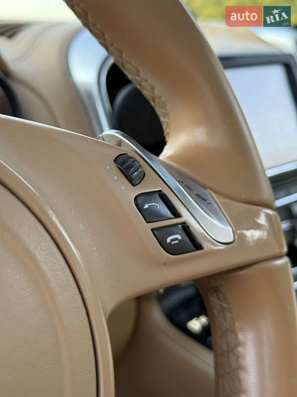 Внедорожник / Кроссовер Porsche Cayenne 2012 в Самборе