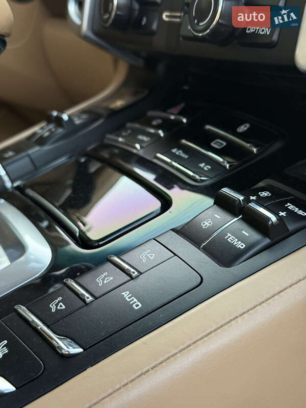 Внедорожник / Кроссовер Porsche Cayenne 2012 в Самборе