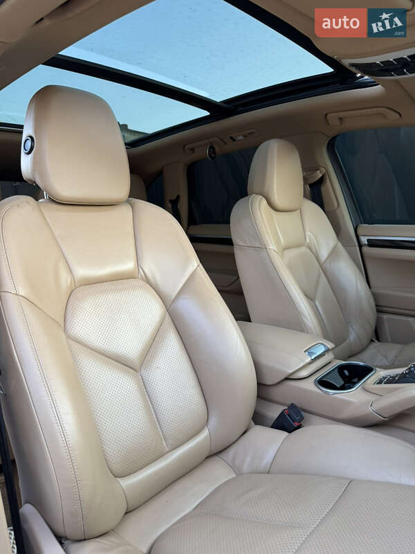 Внедорожник / Кроссовер Porsche Cayenne 2012 в Самборе