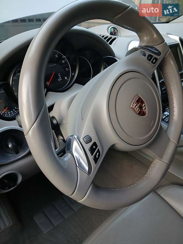 Позашляховик / Кросовер Porsche Cayenne 2011 в Чернівцях