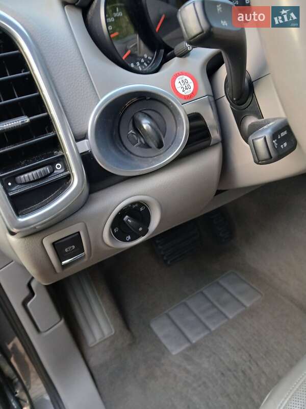 Позашляховик / Кросовер Porsche Cayenne 2011 в Чернівцях