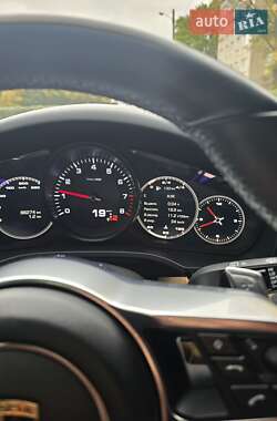 Внедорожник / Кроссовер Porsche Cayenne 2018 в 