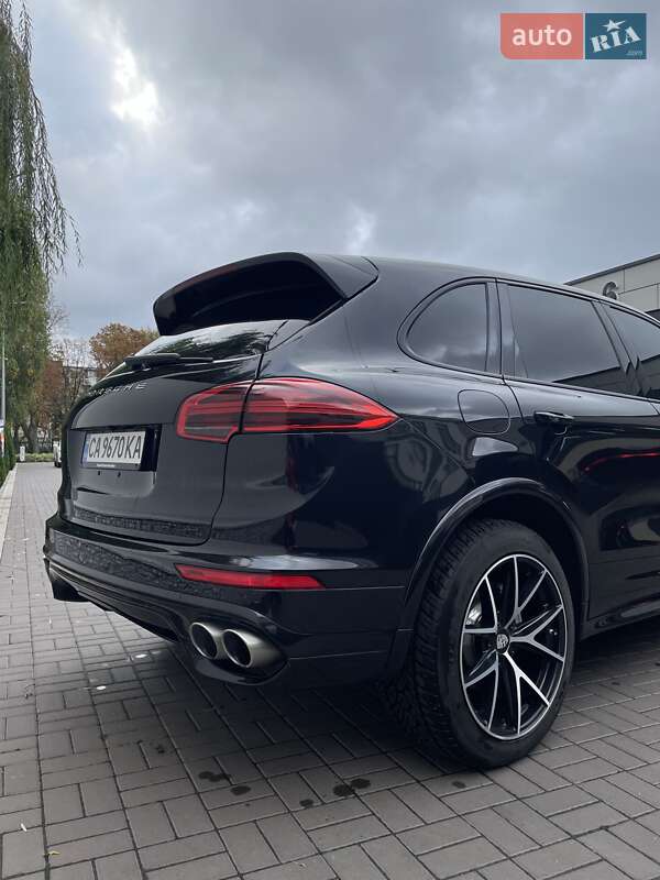 Внедорожник / Кроссовер Porsche Cayenne 2016 в Черкассах
