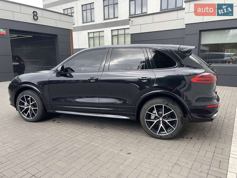 Внедорожник / Кроссовер Porsche Cayenne 2016 в Черкассах